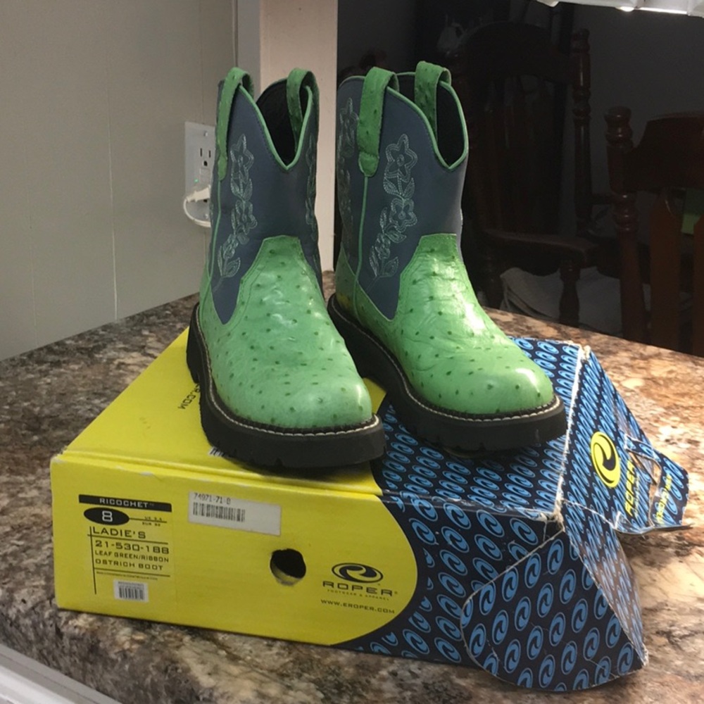 LADIES  8 LEAF GREEN /RIBBON OSTRICH BOOT CHUNK